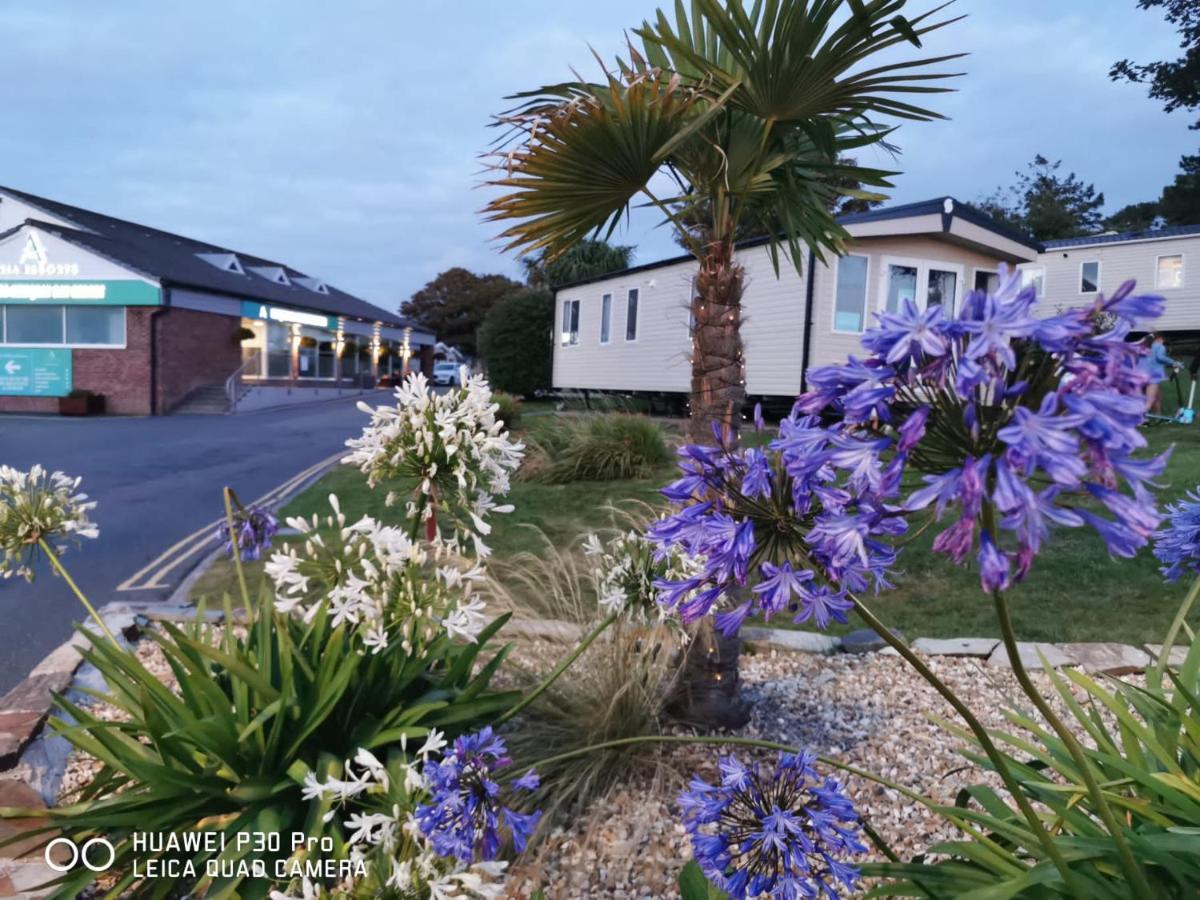 Newquay Buy Resort Holiday Exterior foto